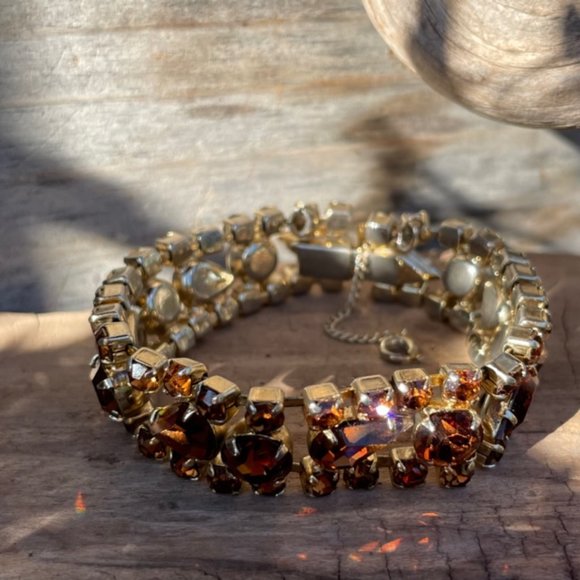 Vintage Amber Rhinestone Bracelet in a Goldtone Setting - Picture 7 of 14